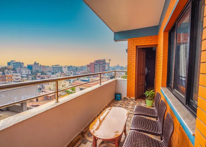 Stunning View With Private Rooftop & Balcony *